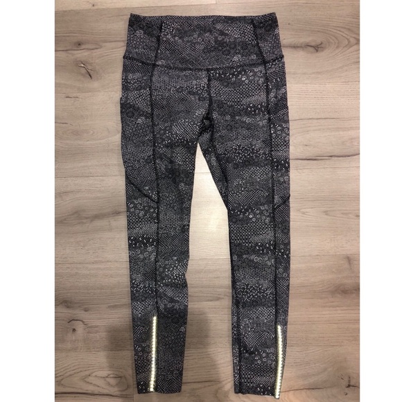 lululemon athletica Pants - FLASHSALE EUC fast and free tight 25”